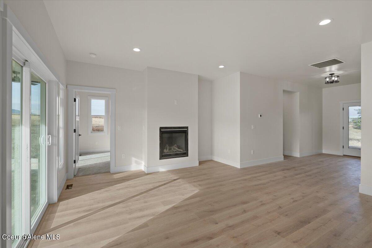 1047 Merideth Road Plummer, ID 83851 - Photo 14 of 56 08-Living Room