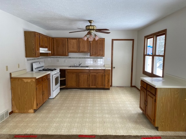 3239 West Lansing Road Roscommon, MI 48653 - Photo 4 of 14 1871089-3.JPG