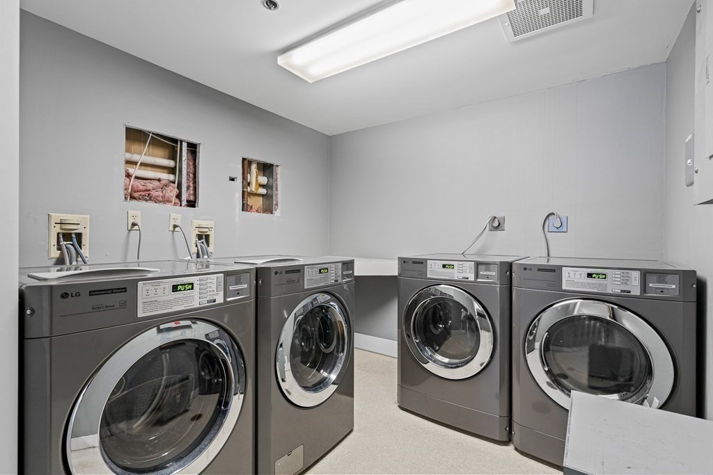 357 Commercial Street, Unit 617 Boston, MA 02109 - Photo 12 of 15 a view of livingroom with washer and dryer