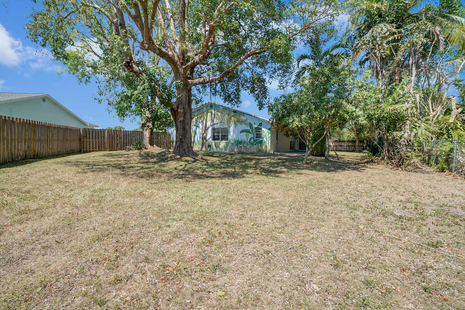 9260 Southwest 16th Road West Boca Raton, FL 33428 - Photo 29 of 46 a backyard of a house