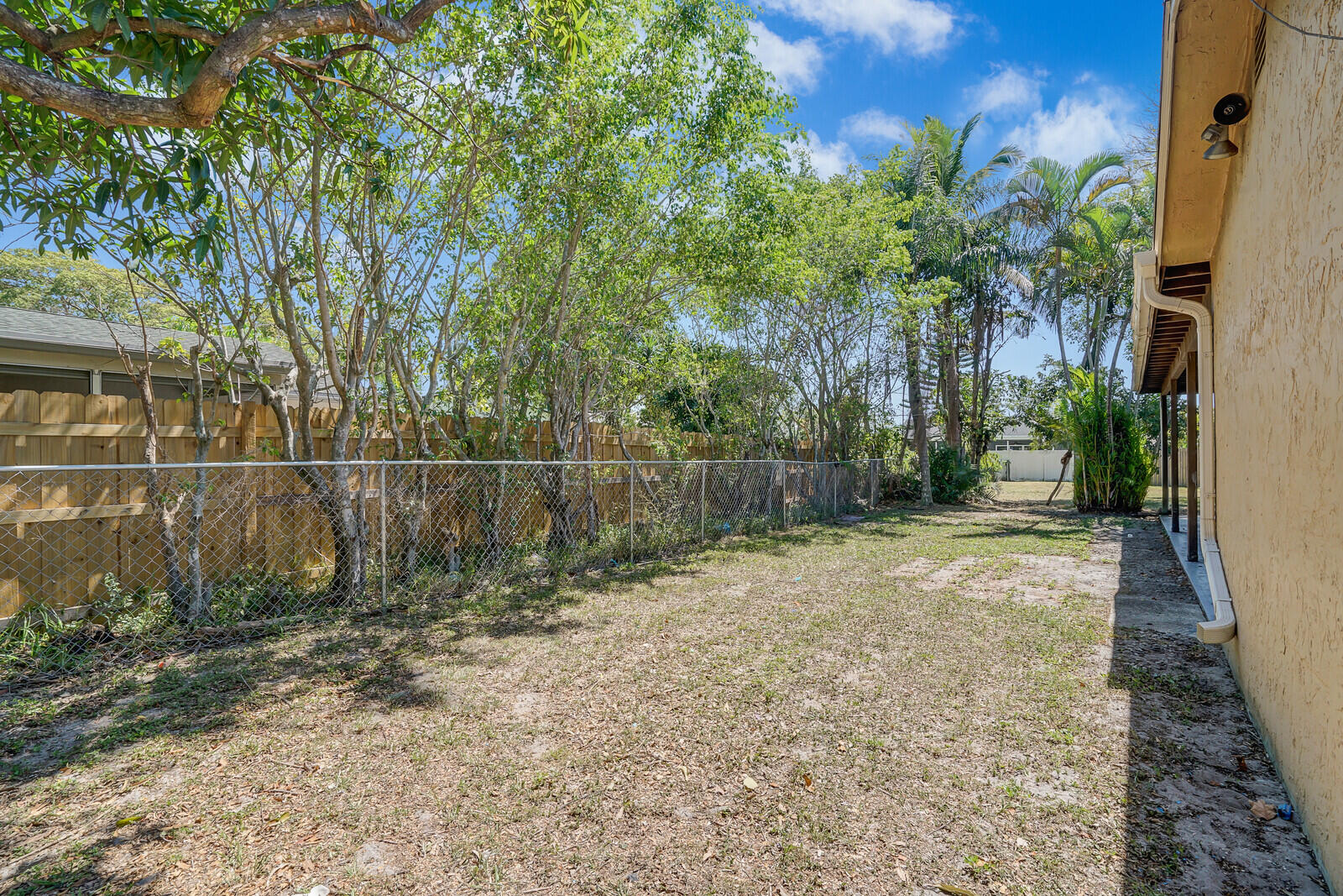 9260 Southwest 16th Road West Boca Raton, FL 33428 - Photo 33 of 46 a backyard of a house