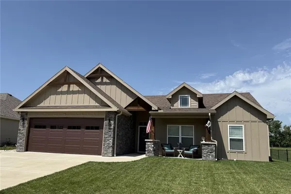 $357,500 | 307 Lykins Lane, Cameron, MO 64429