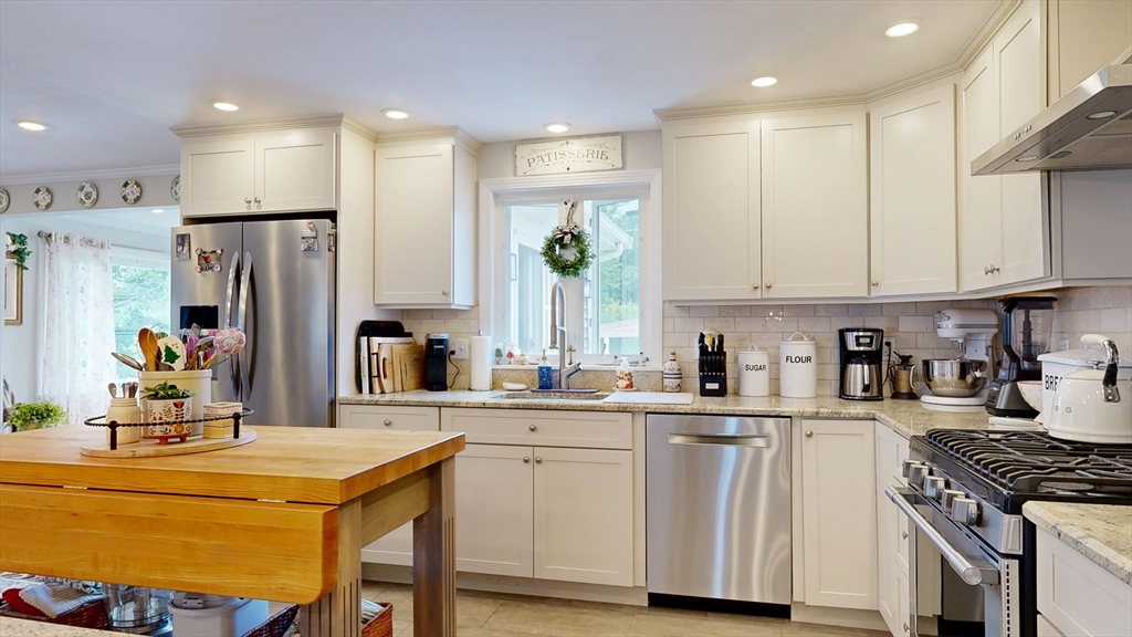 3 Fencourt Road Canton, MA 02021 - Photo 12 of 40