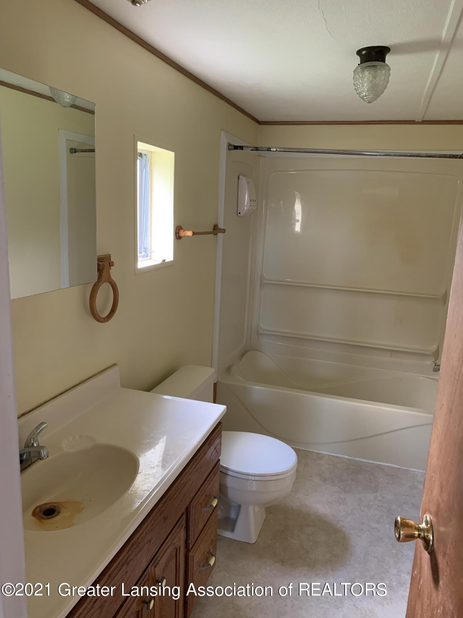 5761 West Columbia Road Mason, MI 48854 - Photo 15 of 26 10