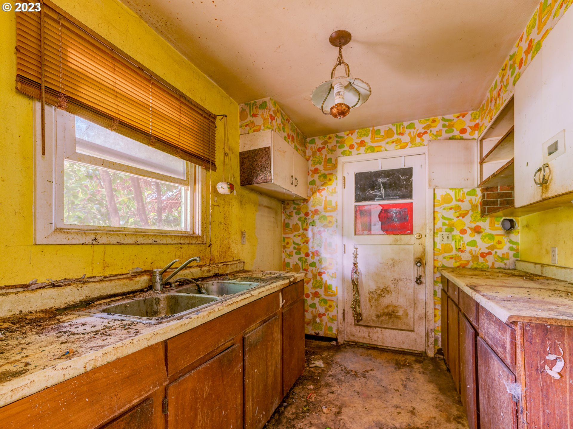 3350 Oriole Street Springfield, OR 97477 - Photo 4 of 15 a bathroom with a granite countertop sink and a shower