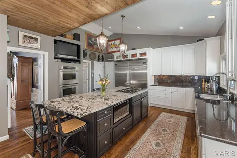 $1,295,000 | 2029 Brook Hill Lane, Chesterfield, MO 63017