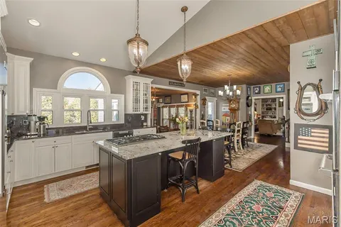 $1,295,000 | 2029 Brook Hill Lane, Chesterfield, MO 63017