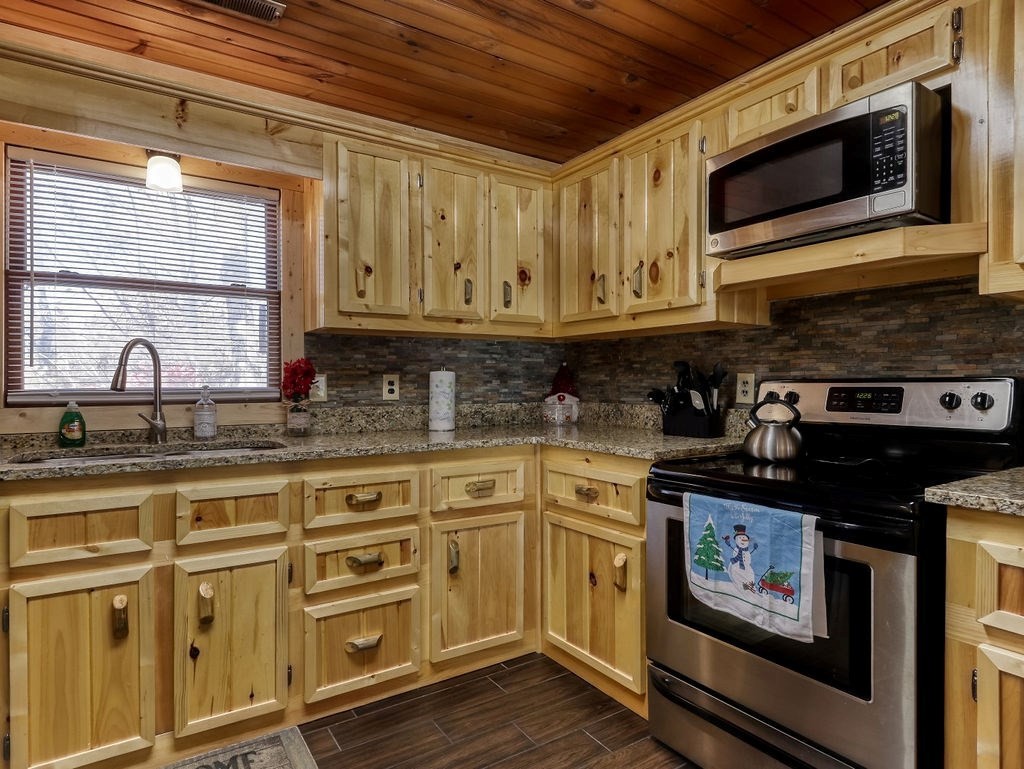 2001 Regans Ridge Way, Unit RIDGETOPLODGE Sevierville, TN 37876 - Photo 10 of 40 Gallery Image 10