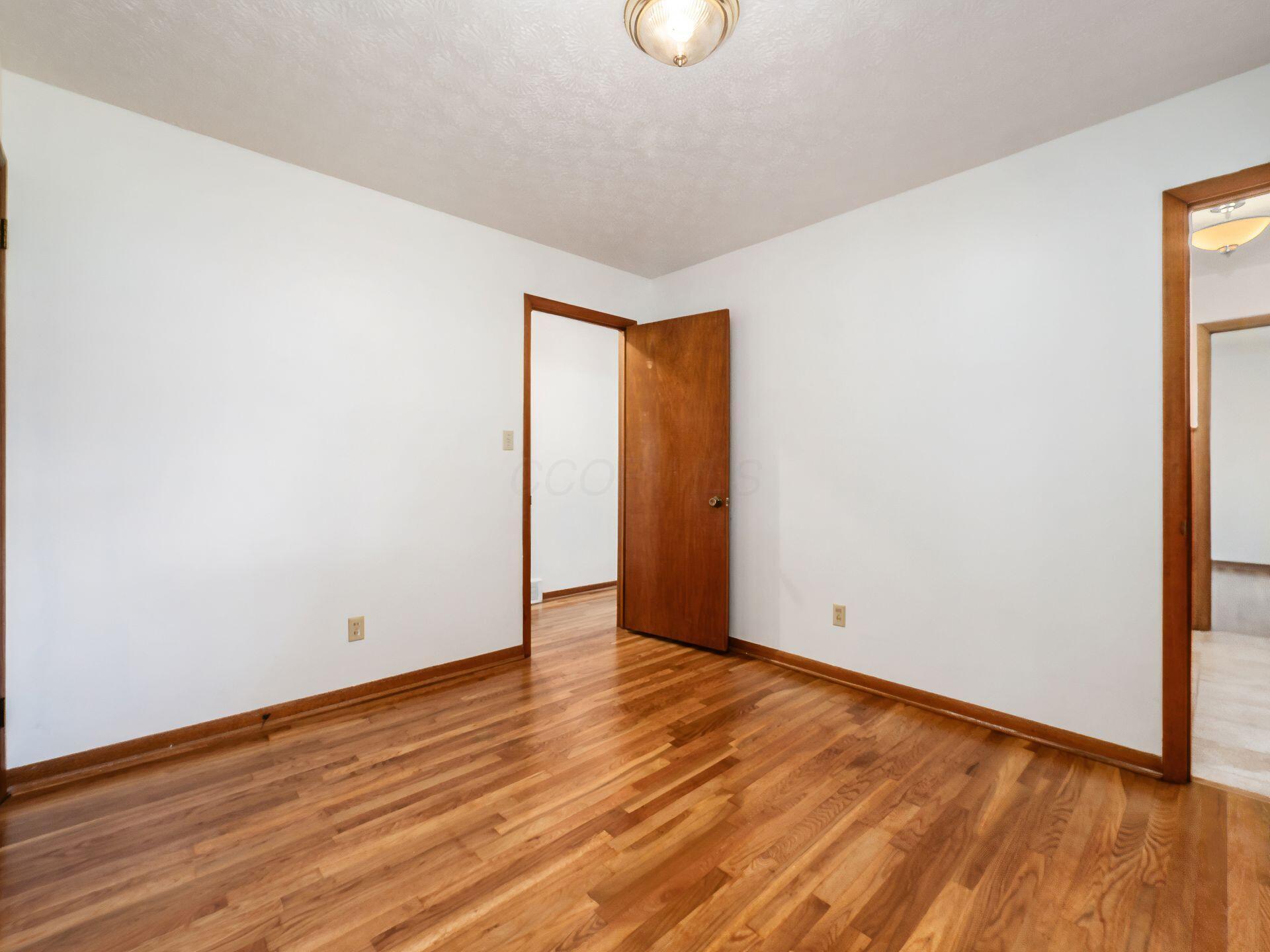 432 James Road Columbus, OH 43230 - Photo 16 of 43 016_ames rd 033-topaz-sharpen