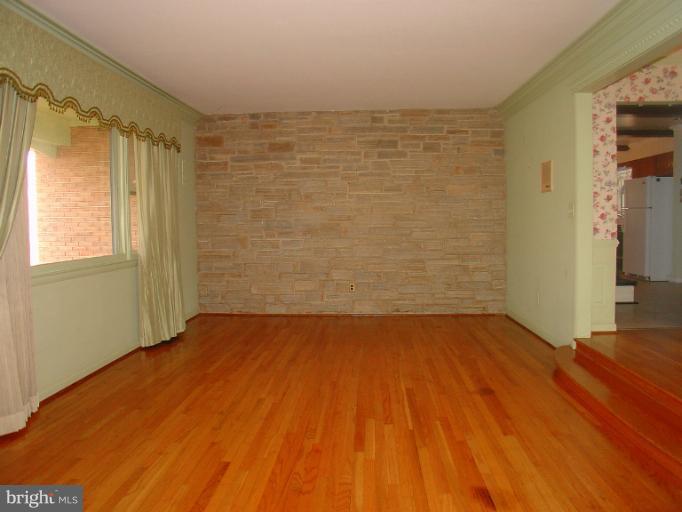 2613 Reckord Road Kingsville, MD 21087 - Photo 13 of 20 Living Room