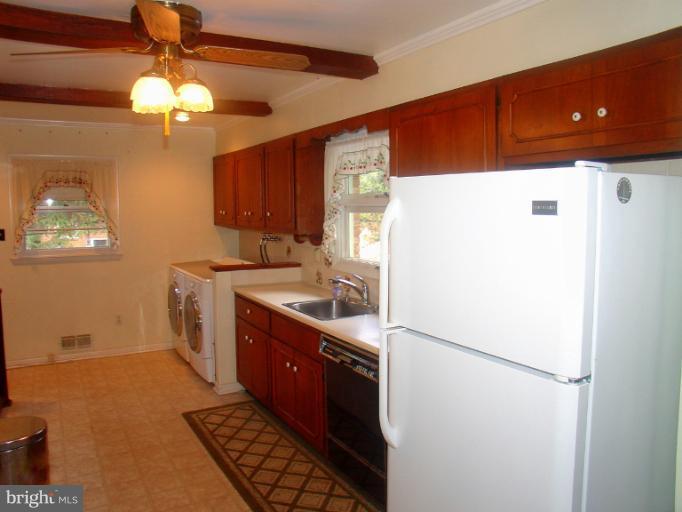 2613 Reckord Road Kingsville, MD 21087 - Photo 7 of 20 Kitchen