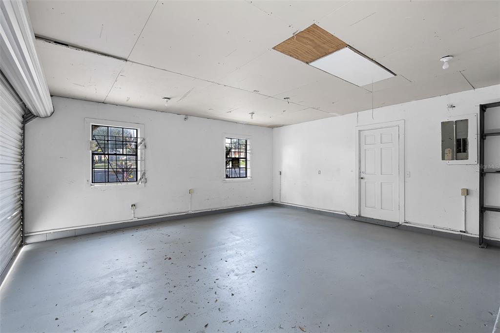 697 East Anderson Road Groveland, FL 34736 - Photo 4 of 33 Gallery Image 4