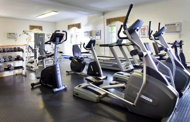 $1,875 | 106 West River Drive, Manchester, NH 03104