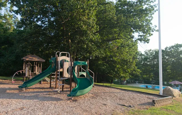 $1,875 | 106 West River Drive, Manchester, NH 03104