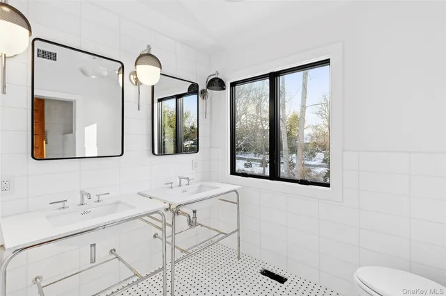 $3,165,000 | 221 Redwood Road, Sag Harbor, NY 11963