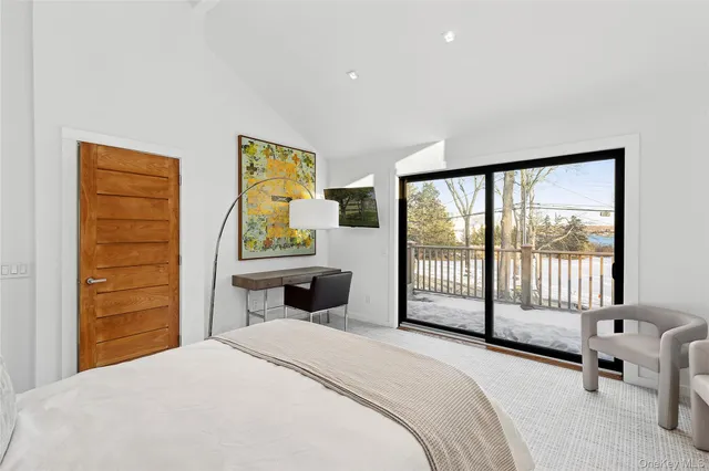 $3,165,000 | 221 Redwood Road, Sag Harbor, NY 11963