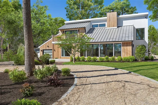 $3,165,000 | 221 Redwood Road, Sag Harbor, NY 11963