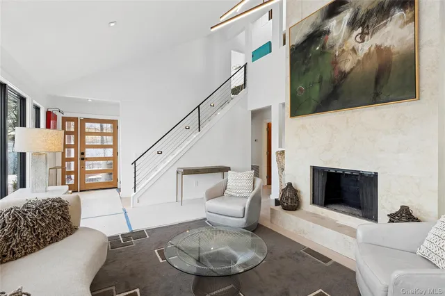 $3,165,000 | 221 Redwood Road, Sag Harbor, NY 11963