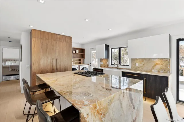 $3,165,000 | 221 Redwood Road, Sag Harbor, NY 11963