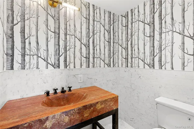 $3,165,000 | 221 Redwood Road, Sag Harbor, NY 11963