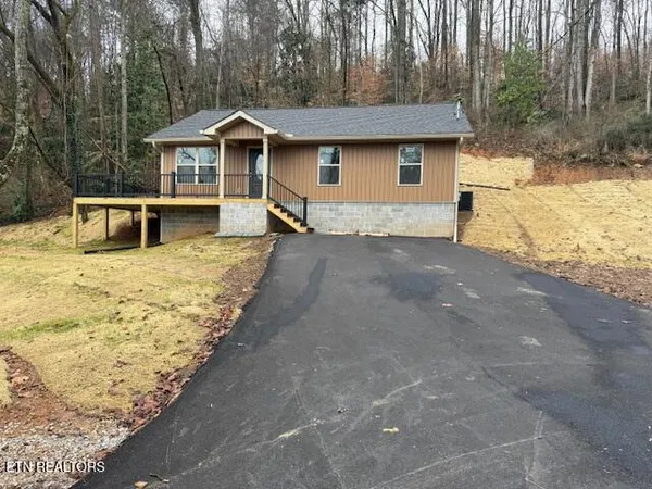 $308,000 | 513 Hillcrest Street, Clinton, TN 37716