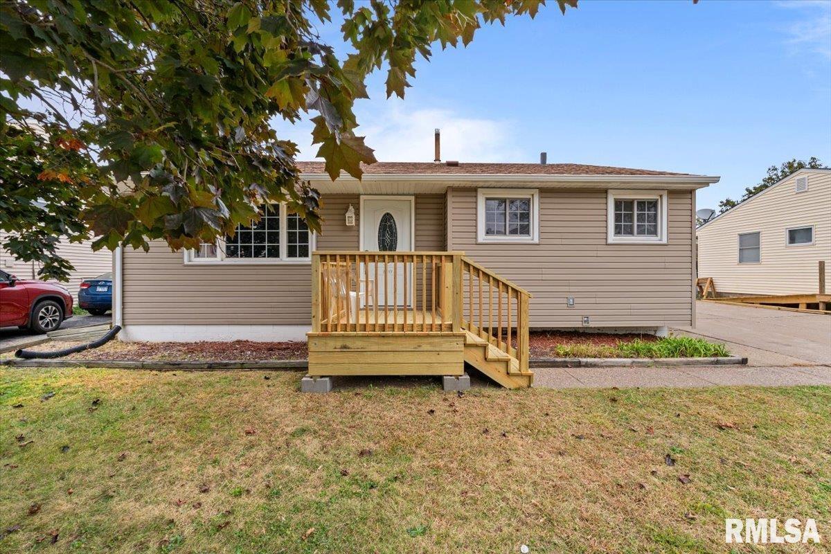 5017 44th Avenue Moline, IL 61265 - Photo 1 of 29