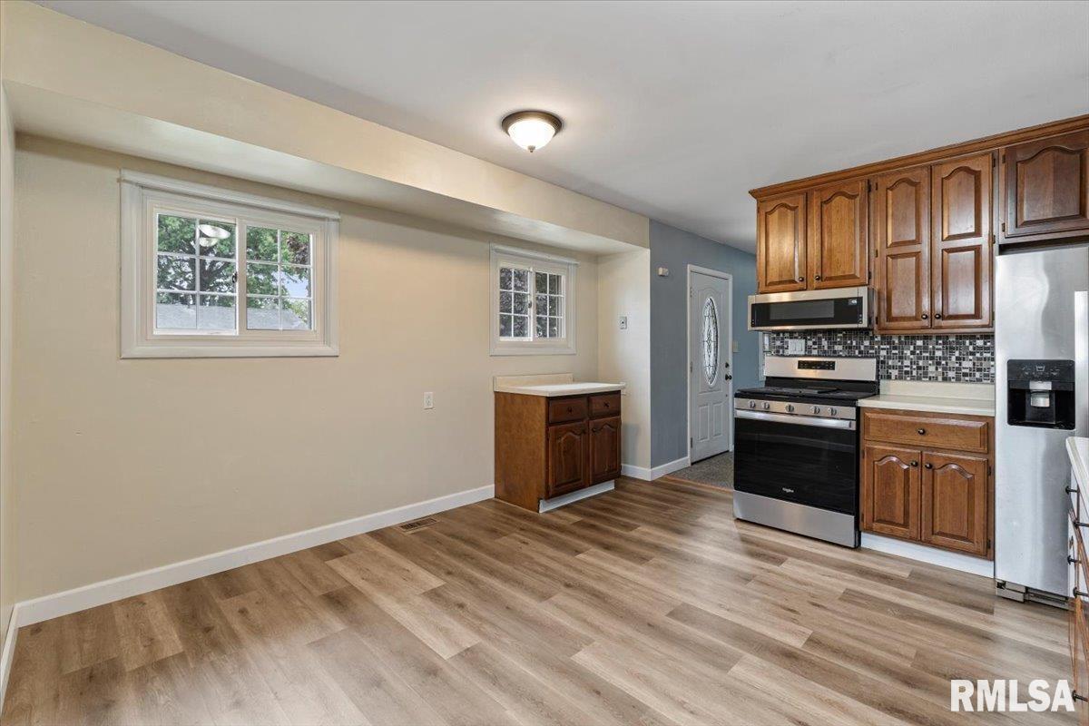 5017 44th Avenue Moline, IL 61265 - Photo 11 of 29