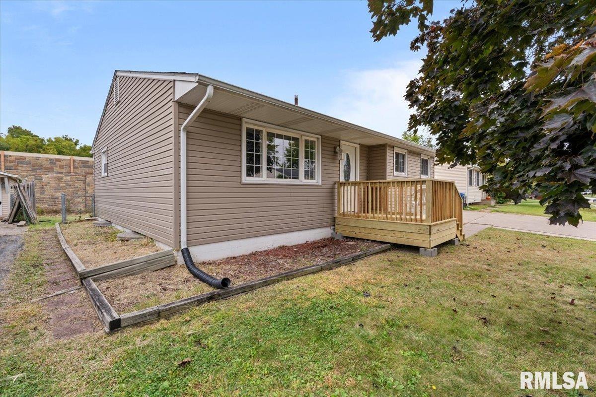 5017 44th Avenue Moline, IL 61265 - Photo 2 of 29