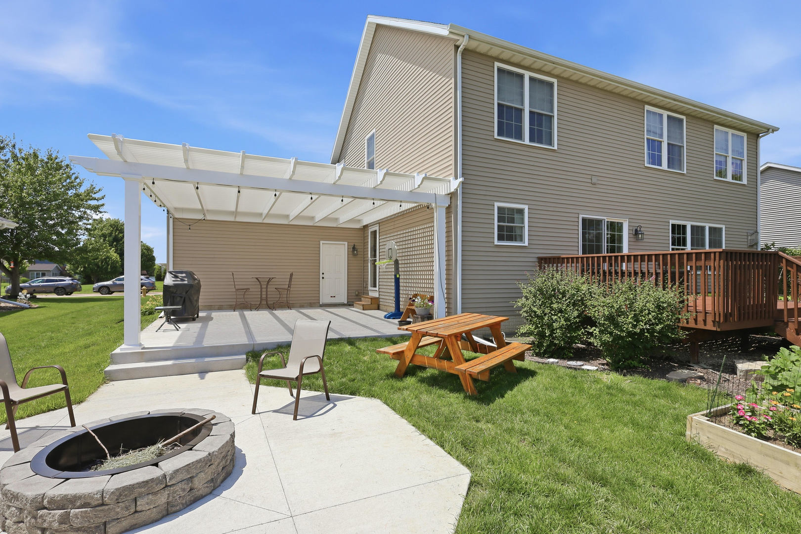 6015 Spring Street Davenport, IA 52807 - Photo 2 of 9