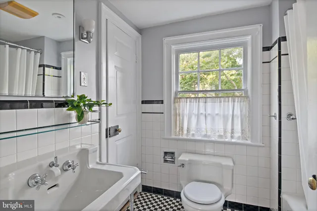 $1,299,900 | 16110 Drayton Farm Drive, Spencerville, MD 20868