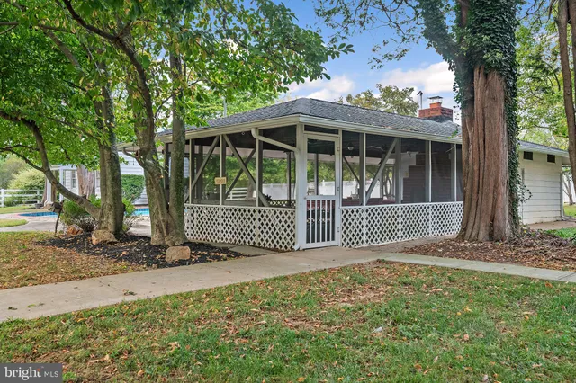 $1,299,900 | 16110 Drayton Farm Drive, Spencerville, MD 20868