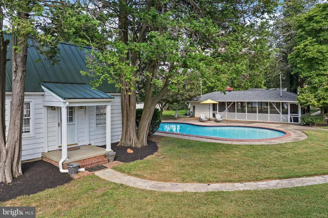 $1,299,900 | 16110 Drayton Farm Drive, Spencerville, MD 20868