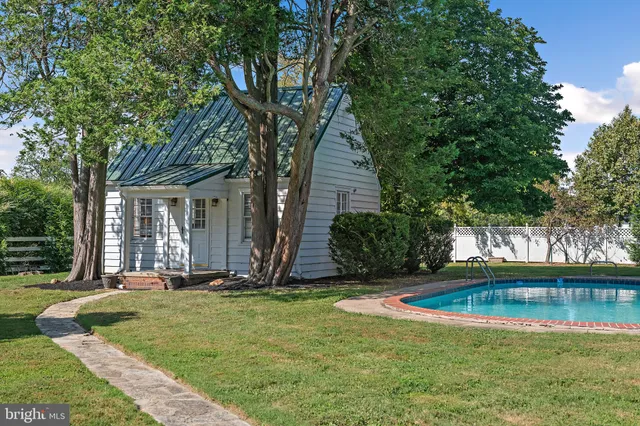 $1,299,900 | 16110 Drayton Farm Drive, Spencerville, MD 20868