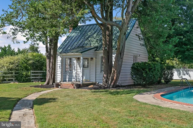 $1,299,900 | 16110 Drayton Farm Drive, Spencerville, MD 20868