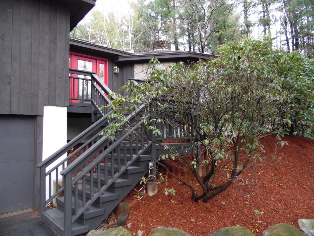 122 Peele Road Nashua, NH 03062 - Photo 3 of 24