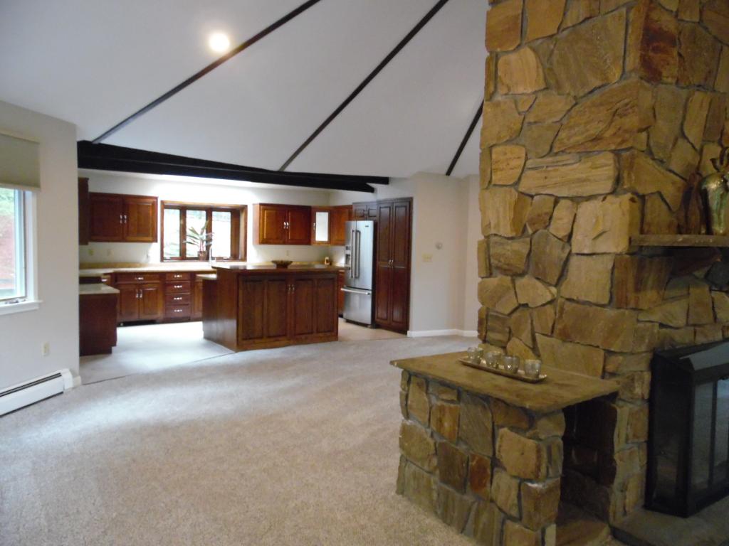 122 Peele Road Nashua, NH 03062 - Photo 8 of 24