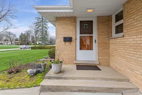 $375,000 | 11 South Greenwood Avenue, Palatine, IL 60074