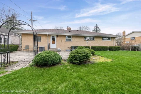 $375,000 | 11 South Greenwood Avenue, Palatine, IL 60074