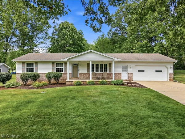 $289,900 | 7003 White Oak Drive, Hubbard, OH 44425