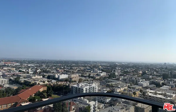 an view of a city
