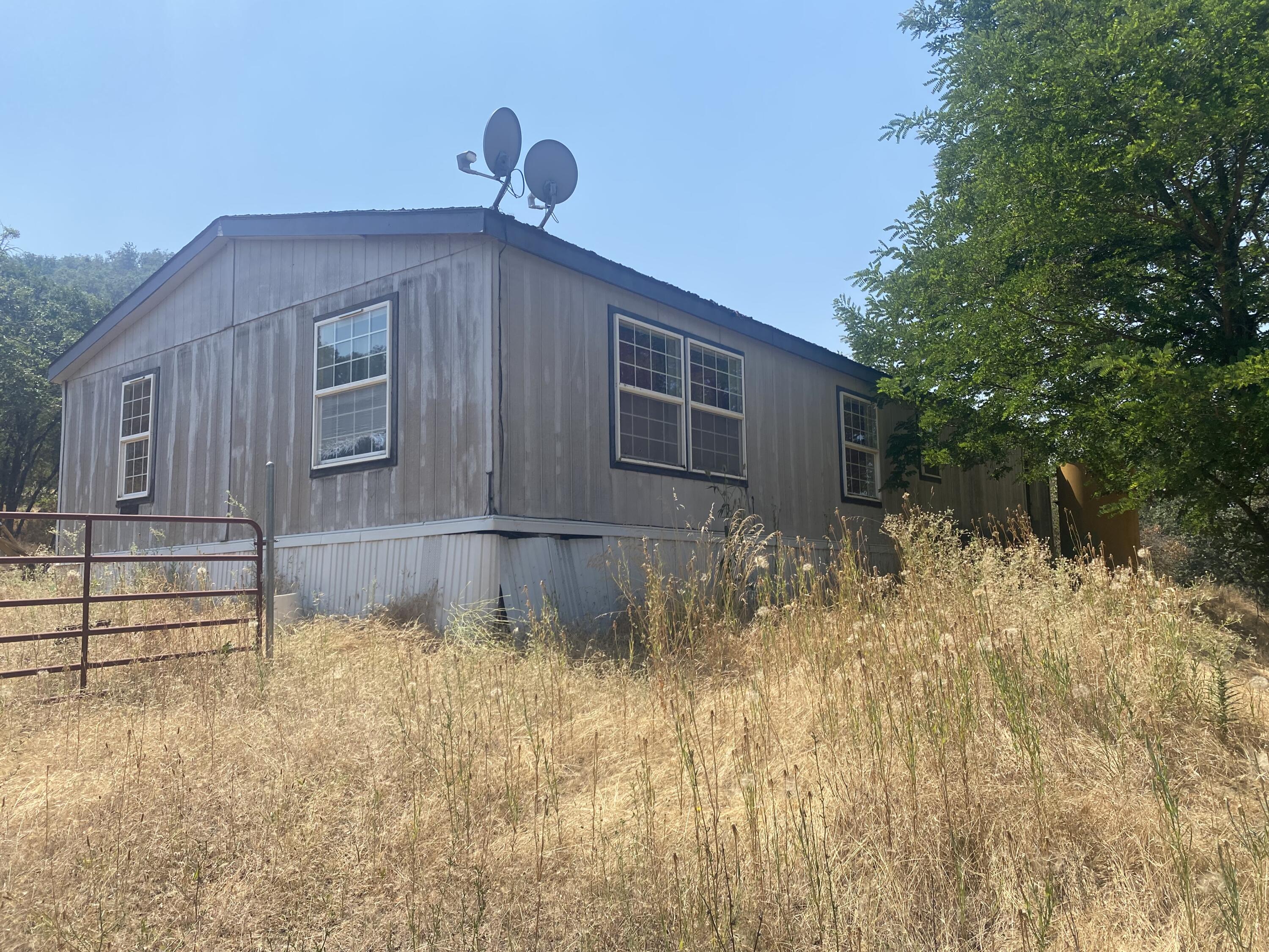6285 Foley Lane Central Point, OR 97502 - Photo 1 of 13 Back
