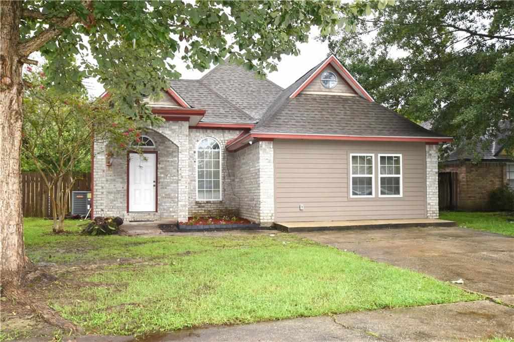 1839 Kings Row Slidell, LA 70461 - Photo 1 of 23 Gallery Image 1