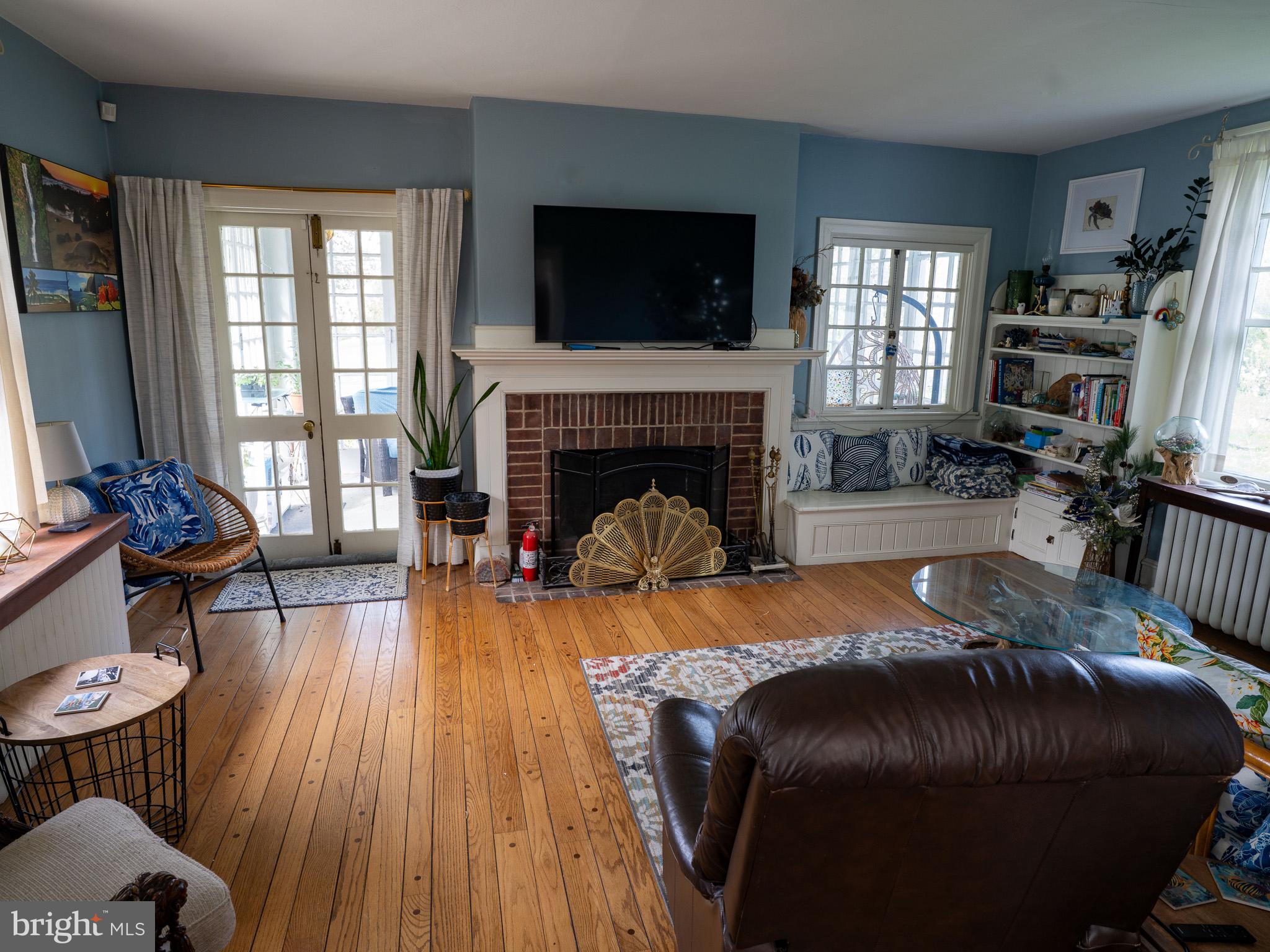 443 High Street Mount Holly, NJ 08060 - Photo 19 of 42 Charming living space with natural light.