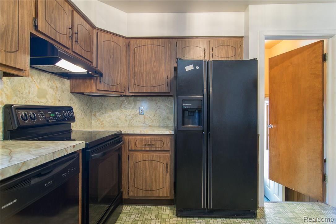 1729 South Commerce Road Walled Lake, MI 48390 - Photo 11 of 39 DSC_0014.jpg