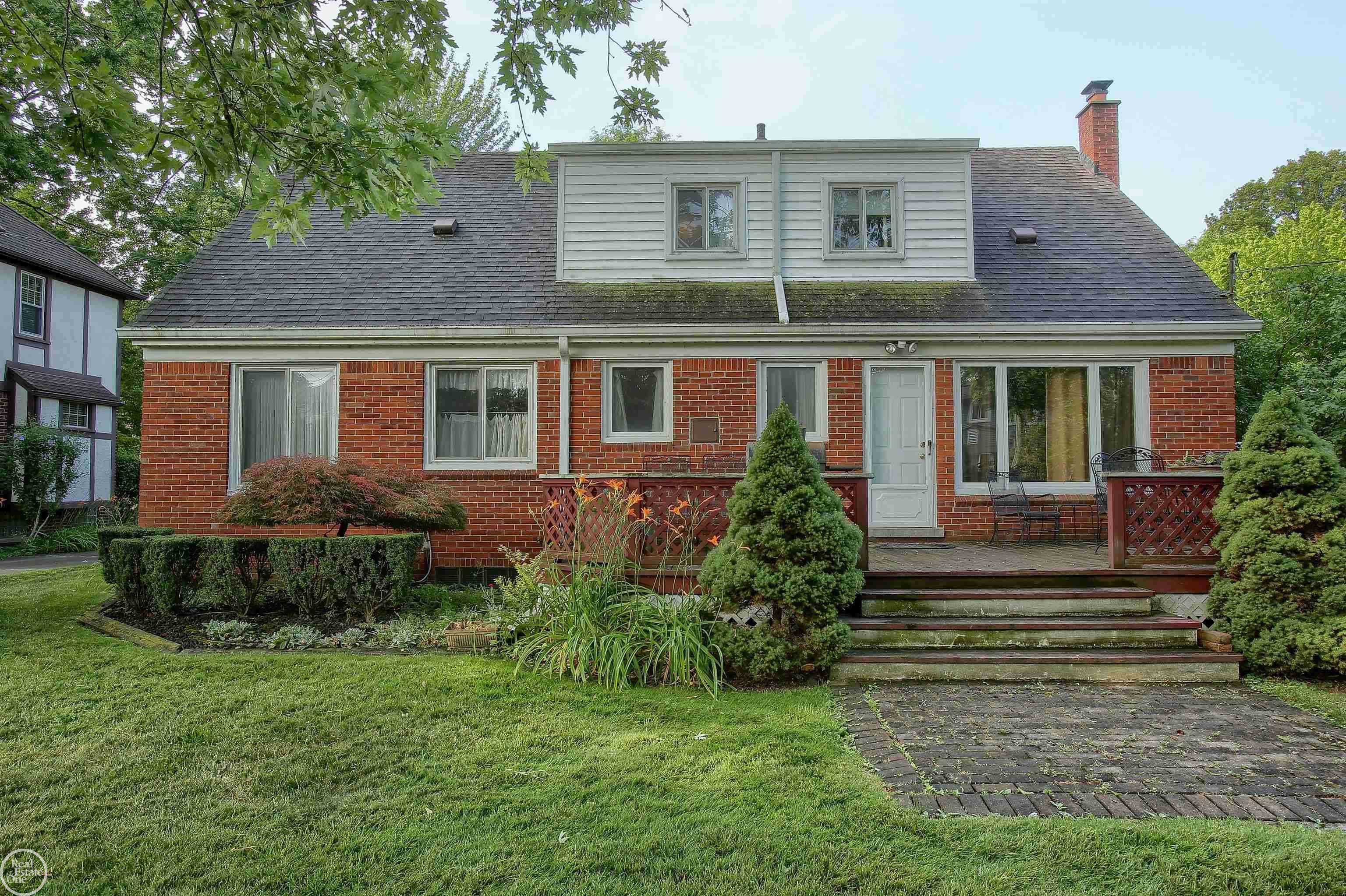 1242 Hawthorne Road Grosse Pointe, MI 48236 - Photo 32 of 32 50101939-31.JPG
