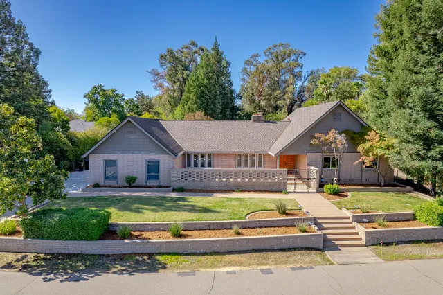 a house view with a outdoor space