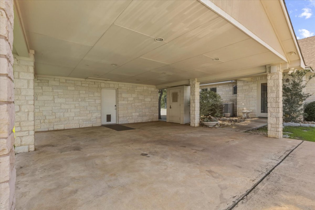 4140 County Road 467 Elgin, TX 78621 - Photo 18 of 40 MIL Suite off Carport