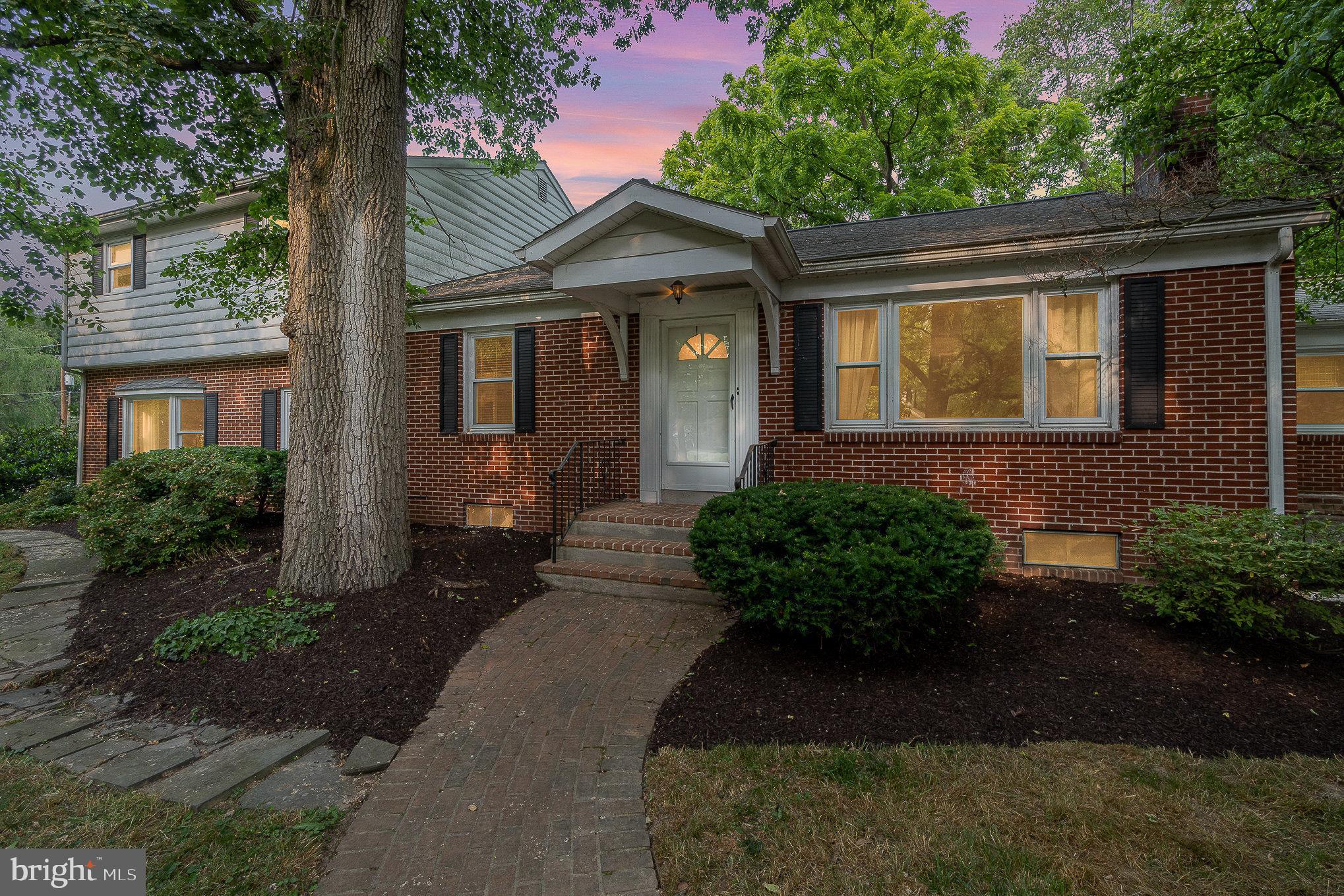 19 Running Pump Road Lancaster, PA 17603 - Photo 3 of 42 Gallery Image 3