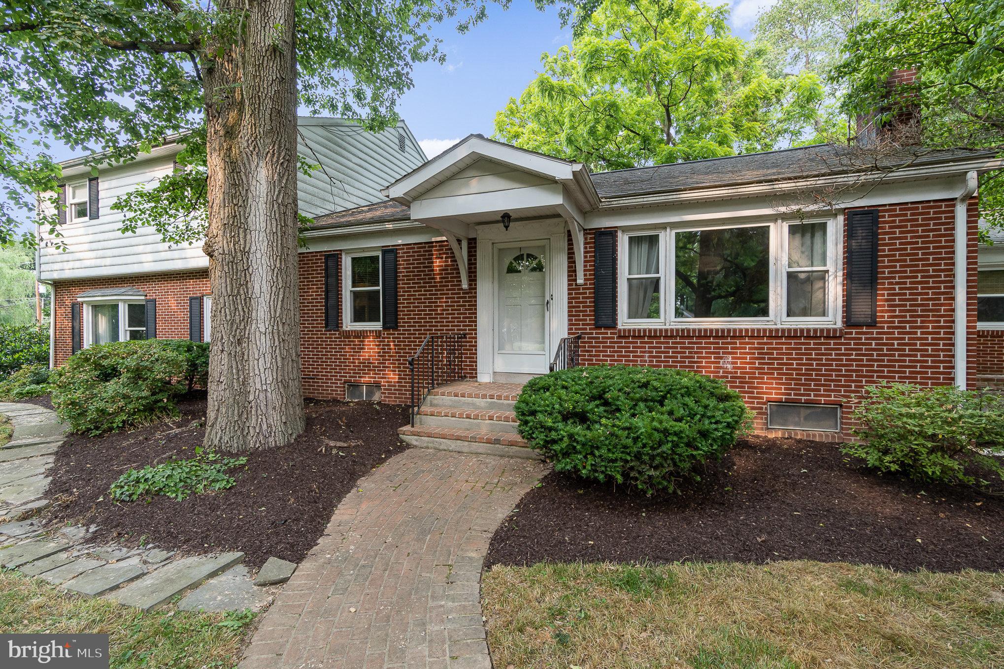 19 Running Pump Road Lancaster, PA 17603 - Photo 4 of 42 Gallery Image 4
