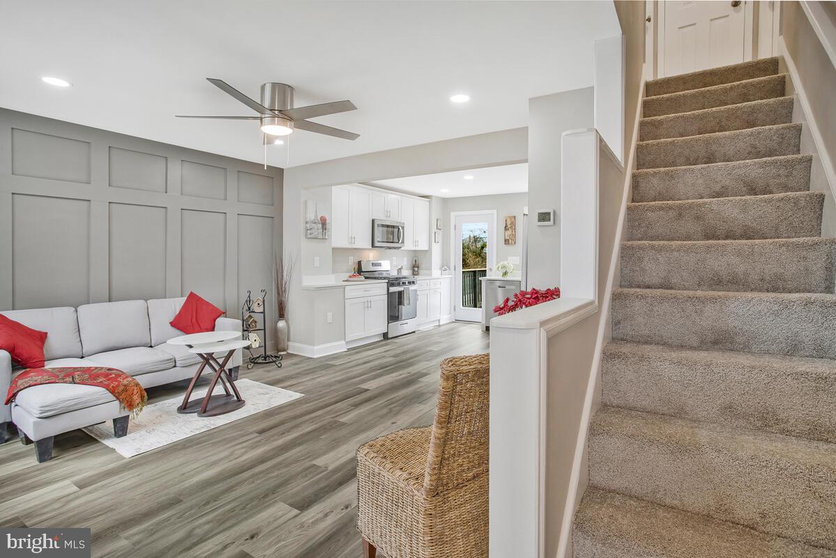 71 Del Rio Road Dundalk, MD 21222 - Photo 3 of 37 a living room with furniture and kitchen view